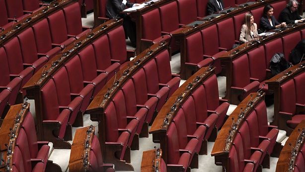 Abolizione vitalizi: PD tentenna, è scontro con M5S