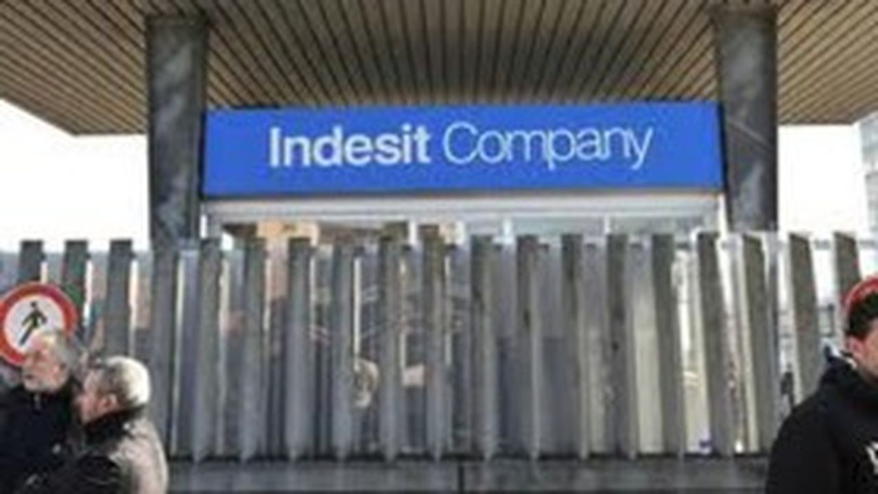 Indesit chiude, “tutti a casa”. Alta tensione