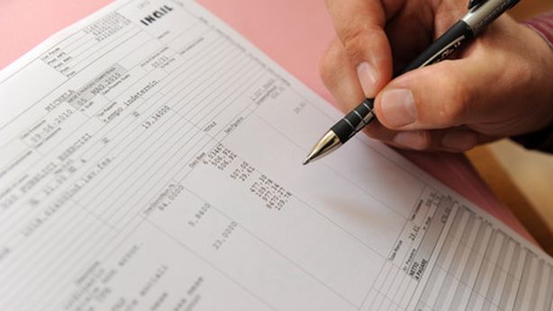 Batosta per le famiglie italiane, tasse salgono a tasso doppio rispetto al reddito