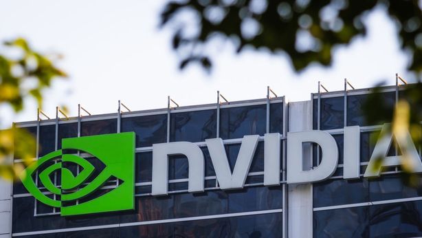 Nvidia spegne i timori di bolla sull’IA: ricavi record, titolo vola