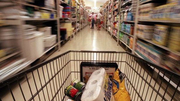 Grecia in ginocchio: sarà legale vendere cibi scaduti