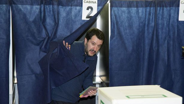 Elezioni, la reazione dei politici. Salvini: “Euro resta moneta sbagliata”
