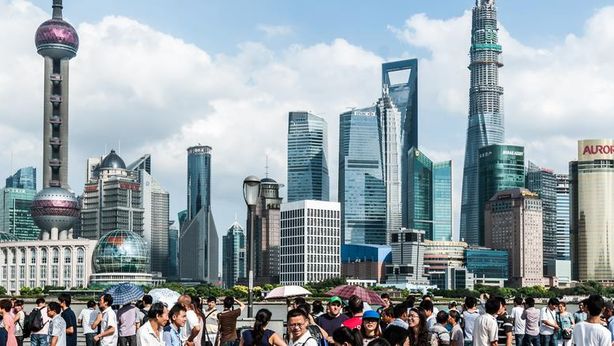 Cina, tasso di crescita più basso in 11 anni. Ma lo yuan diventa quinta valuta al mondo