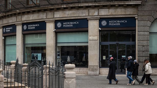 Mediobanca regge alla turbolenza: ricavi in crescita nel trimestre, utile in lieve calo