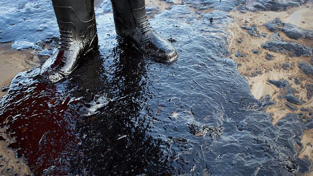 Petrolio perde appigli: in arrivo “tempesta perfetta”