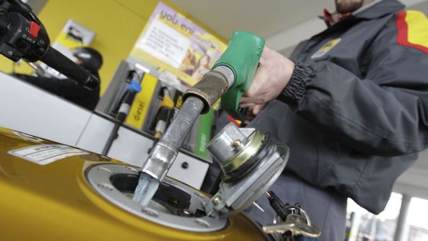 Benzina: prezzo scende a 1,797 euro al litro. UNC: ottima notizia