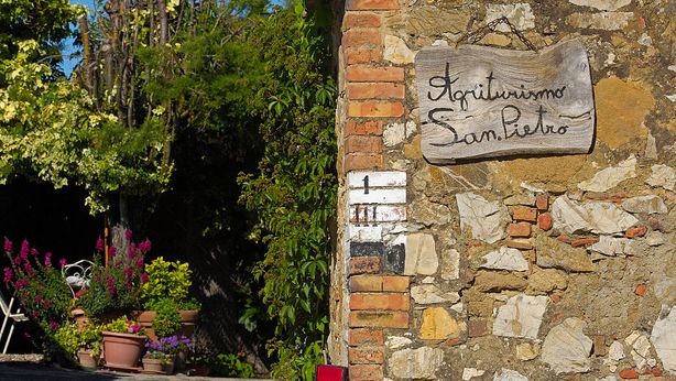 Toscana patria degli agriturismi, tra degustazione ed alloggio crescono i servizi