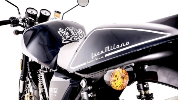 Moda, Boggi sale in sella alla moto Gran Milano del gruppo SWM