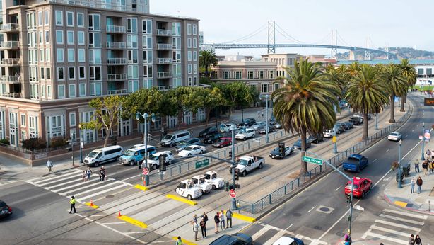 California, i miliardari accelerano donazioni e strategie fiscali per evitare la patrimoniale