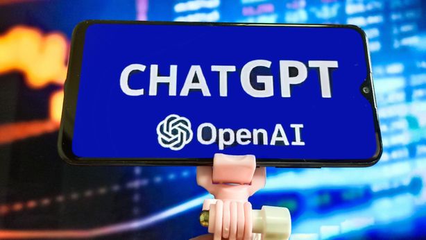 Musk lavora alla sua Chat GPT. E OpenAI si prende una pausa