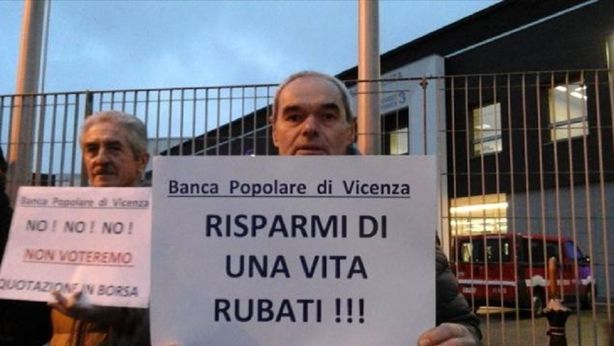 Pop Vicenza, azionista suicida: folla infuriata al funerale