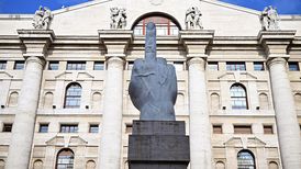 Famiglie italiane investono sempre più in azioni, mentre il patrimonio totale raggiunge nuovo record