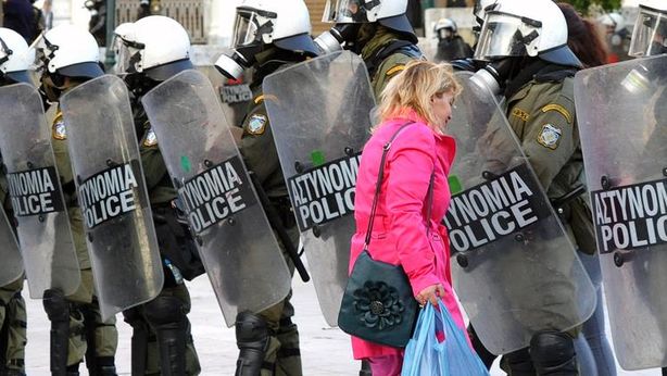 La rivoluzione fiscale dei greci. In vista delle elezioni smettono di pagare le tasse