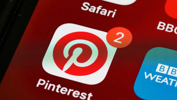 Pinterest: aumenta profitti grazie a pubblicità e AI