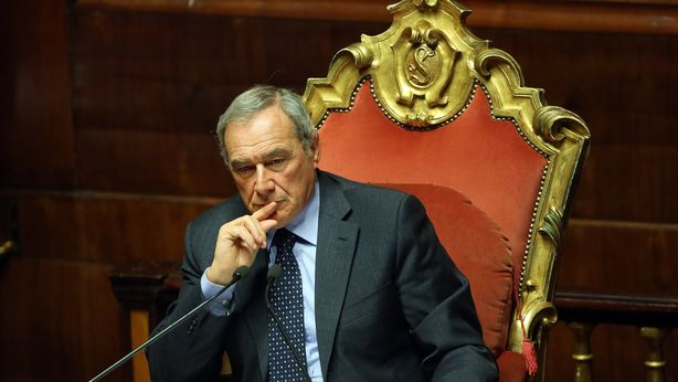 Elezioni politiche, Grasso risponde alle polemiche. Sì di Renzi al salario minimo
