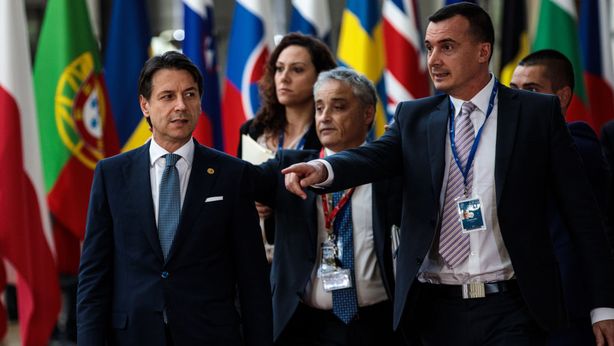Conte assicura: “Ministro Tria non se ne va. Euro non si discute”