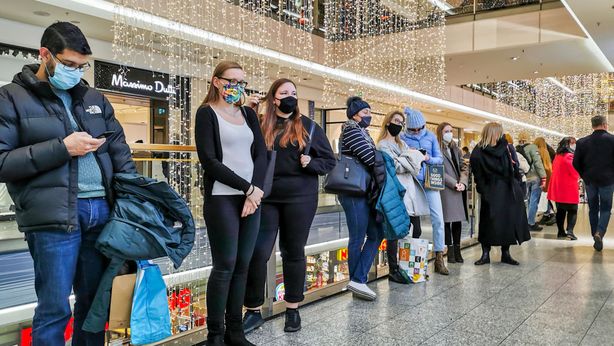 Confcommercio: risparmi da lockdown spesi per gli acquisti di Natale