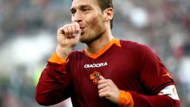Trenitalia scandalo: Frecciarossa ferma a Parma per far scendere i calciatori della Roma