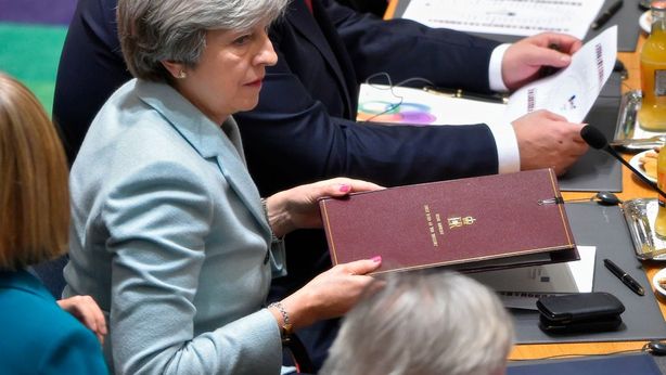 C’è l’accordo con l’UE sulla Brexit, May convoca i suoi