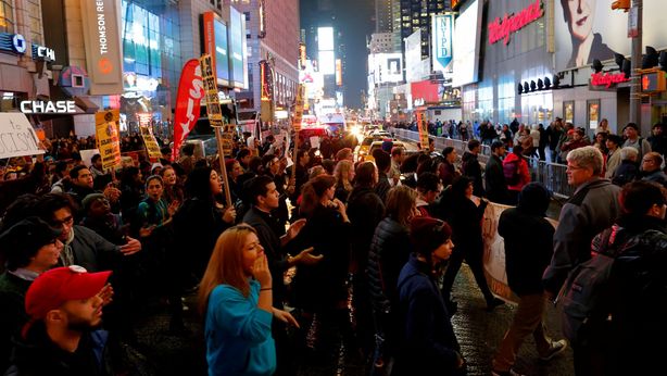 New York: scoppiano proteste anti Trump promosse da Soros