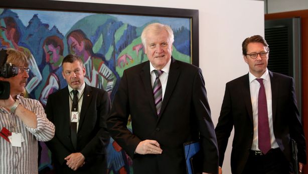 Germania, ministro Interni: lascio. Merkel prossima a saltare?