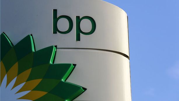 BP in perdita, paga crollo greggio. Ridurrà spese capitale