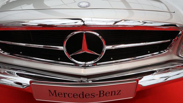Profit warning Mercedes e Michelin affossano settore auto