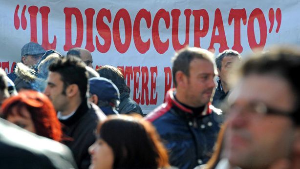 Disoccupazione al 12,6% ad aprile. Giovani senza lavoro al 46%. Al Sud il record al 60%