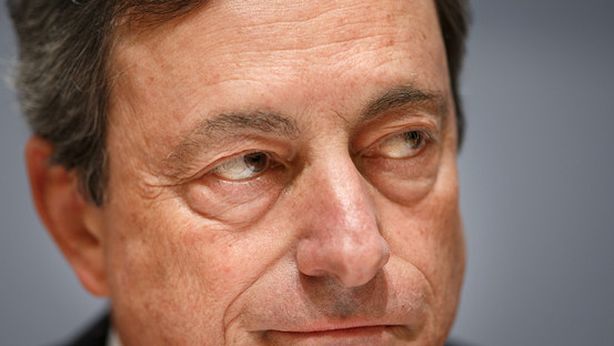 Euro scivola sotto 1,37 ai minimi da fine febbraio