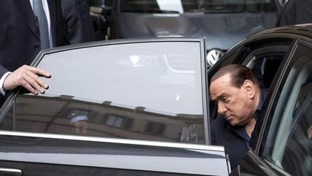 Berlusconi: è in atto un colpo di Stato. Napolitano: assurdo