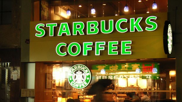 Starbucks vieta l’ingresso ai possessori di pistola