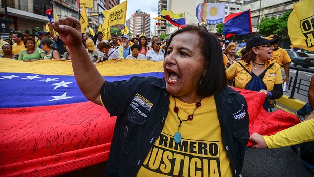 “Eredità Chavez, default Venezuela inevitabile”. Bolivar KO, prezzi +1.600%