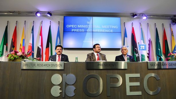 Opec sorprende, alza produzione: petrolio a fondo