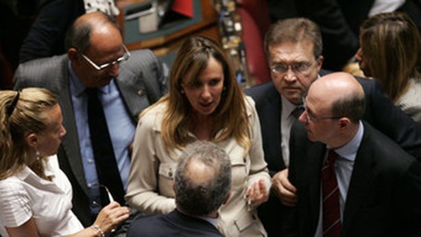 Rifiuti: governo nel caos, va due volte sotto alla camera