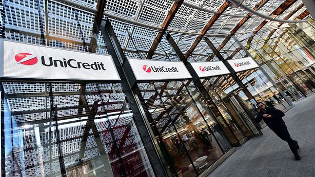 Unicredit: la lettera ai clienti ”da luglio nuovi costi sui conti”