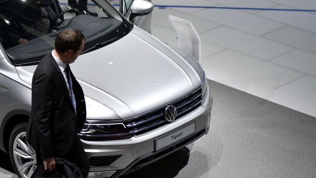 Settore auto in calo, minacciato da guerra commerciale