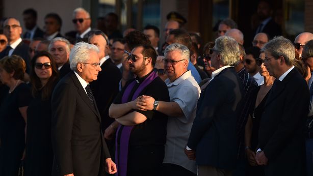 Strage Dacca, Gentiloni: alcuni italiani uccisi con machete