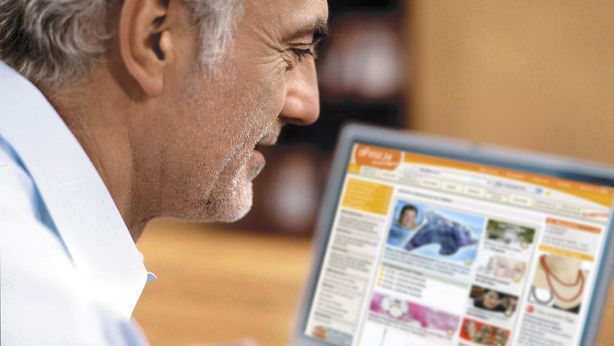 Acquisti on line, tornano commissioni su pagamenti carta di credito