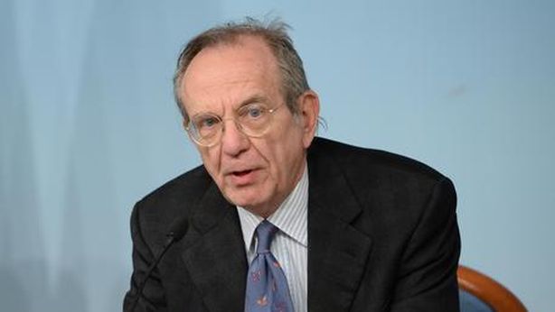 Padoan all’Ue: “Pareggio di bilancio slitta di un anno”
