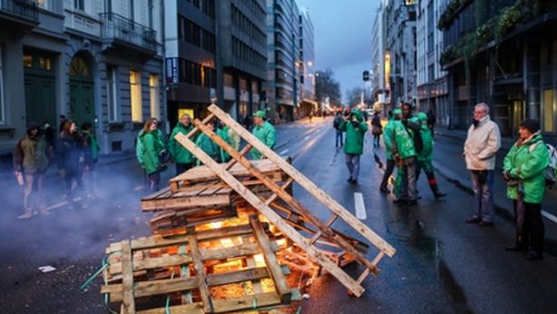 Bruxelles bloccata, proteste contro l’austerity in Europa