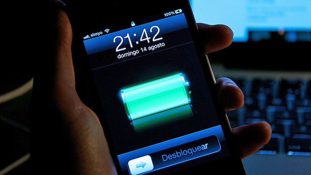 Creata superbatteria per telefonini: dura settimane