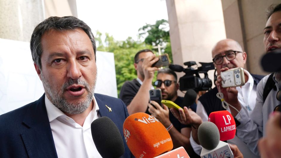 Banche: per Salvini (Lega) grandi istituti di credito devono aiutare l’Italia