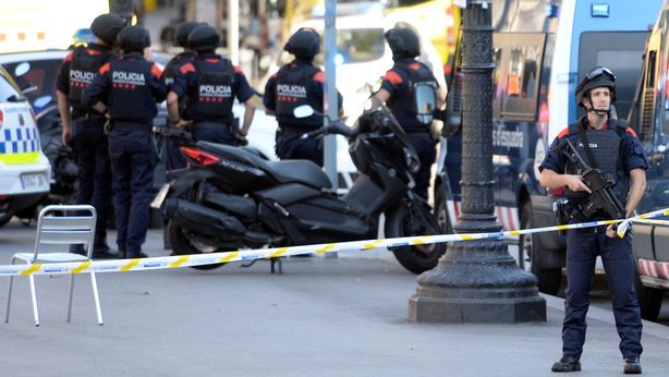 Terrorismo, Spagna colpita al cuore. Un italiano tra le vittime