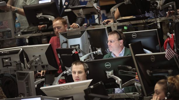 Curva euro dollaro si inverte: l’ultima volta è scoppiata crisi subprime