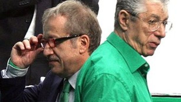Bossi a Maroni: “traditore, il capo della Lega resto io”
