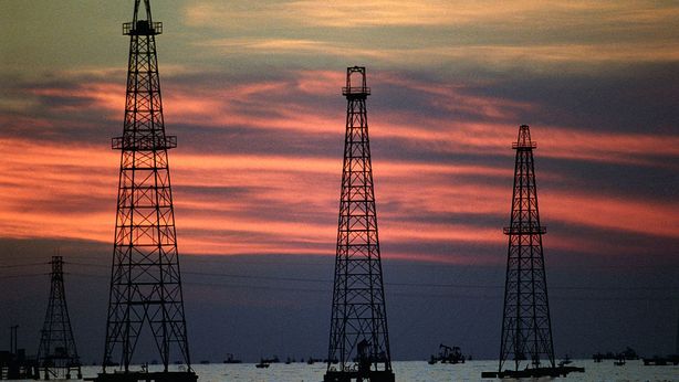 Petrolio al galoppo: Wti sfonda il muro degli 80 dollari