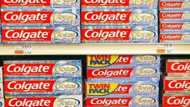 Colgate nella bufera: nel dentifricio sostanza chimica cancerogena