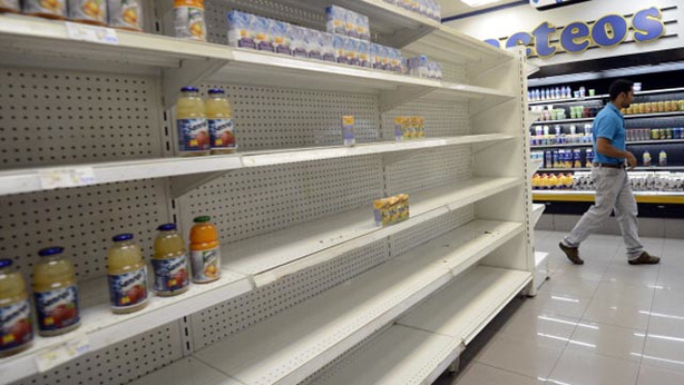 Venezuela senza olio, latte, carta igienica: nei supermercati scatta Grande Fratello