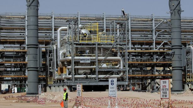 Sauditi affossano petrolio perché temono alleanza Occidente-Iran