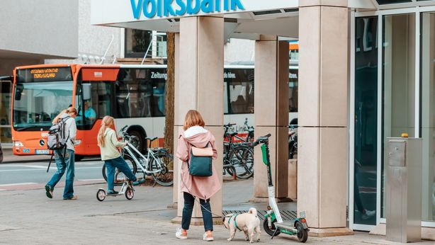 Banche, la tedesca Volksbank riapre le filiali. Cosa accade in Italia?